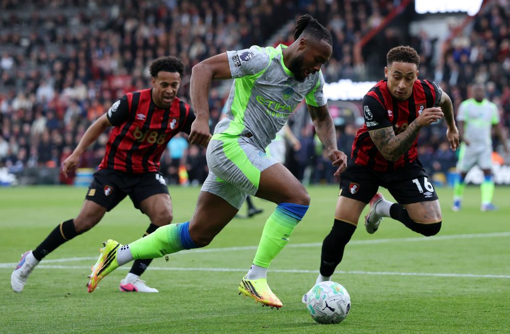 拉马尔杰克逊如何重塑美式橄榄球四分卫角色并持续引领联盟进攻革命